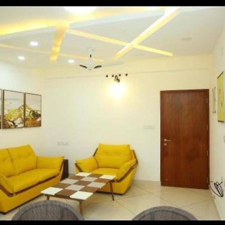 The Solo Apartments Kadavanthra Kochi Exterior photo