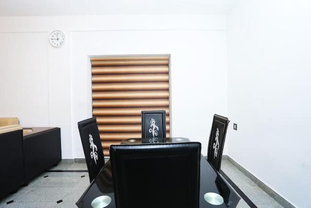 The Solo Apartments Kadavanthra Kochi Exterior photo