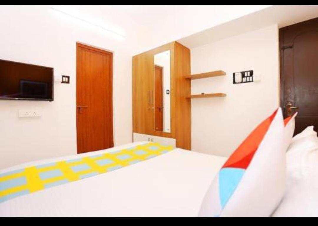 The Solo Apartments Kadavanthra Kochi Exterior photo