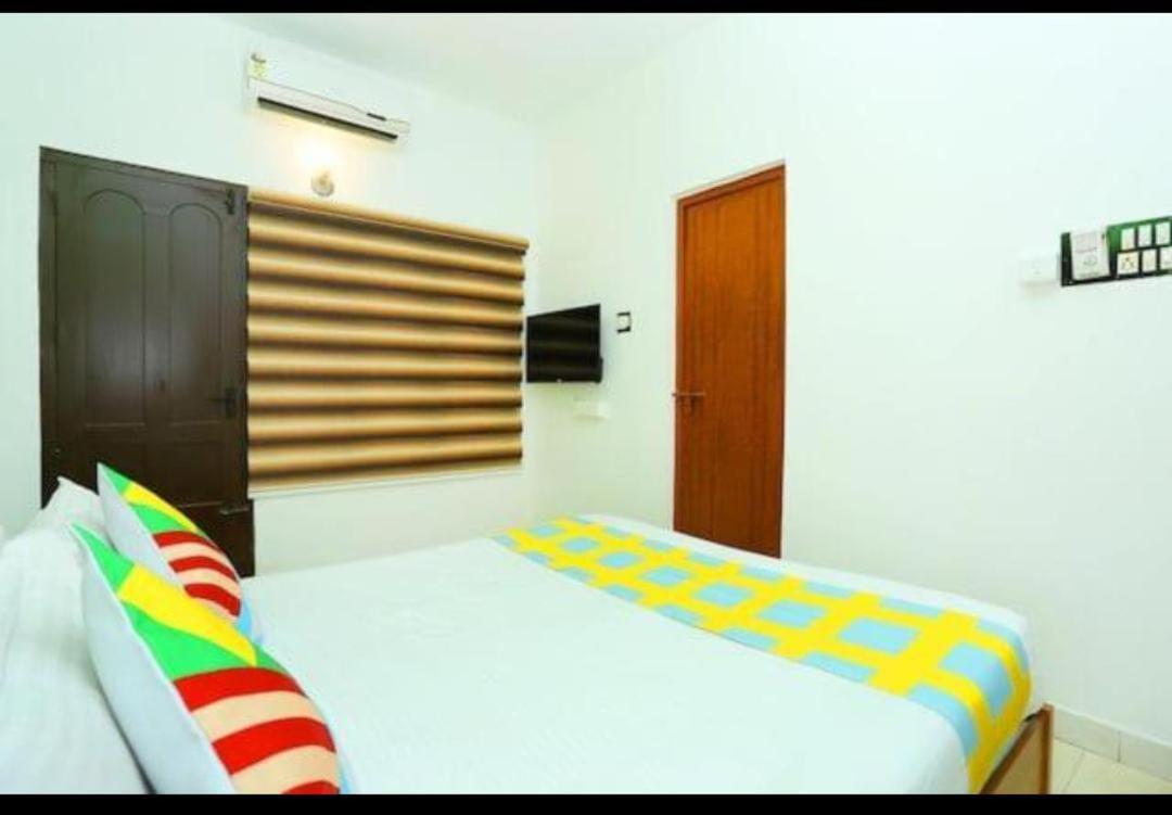 The Solo Apartments Kadavanthra Kochi Exterior photo